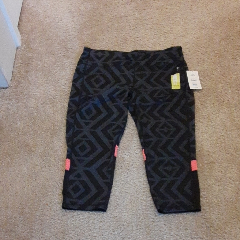 DanskinGeometric Patterned Women's Capri Leggings